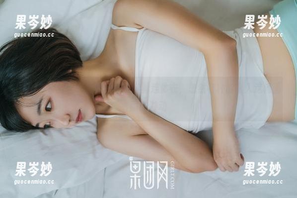 GIRLT果团网 - 看着莫雅琪穿着连体衣，忽然有种能融入这幅画面的冲动