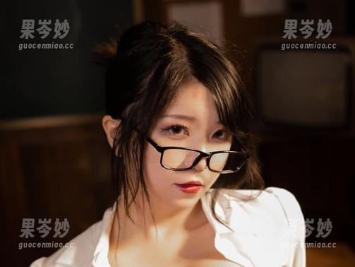 每年都期待Leah梓未的圣诞更新，2022的这波写真集，能不能让我眼前一亮？