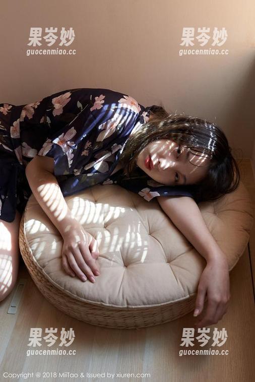 MiiTao蜜桃社 - 林柔柔写真又更新：修女风格，大家是不是都假装喜欢呢？