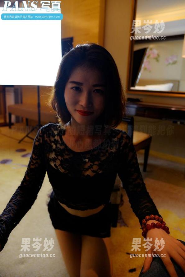 PANS - 柚子的短裙写真：高清到能把你的小心思都拍到？