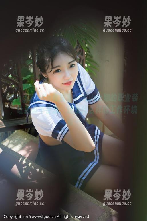 QingDouKe青豆客 - 尤Una娜的职业装，让我忍不住想：这是什么样的工作环境啊…