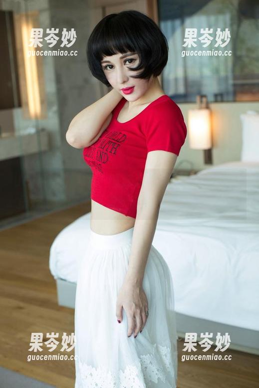 UGirls尤果网 - 图库里的萌神妹妹，丝袜虽好，拍得也不错，真是个难得的组合。