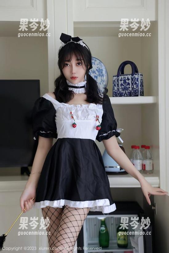 Xiuren秀人网 - 无圣光，原图上线！Manuela玛鲁娜的复古车外拍，果然不负我这期待的目光！