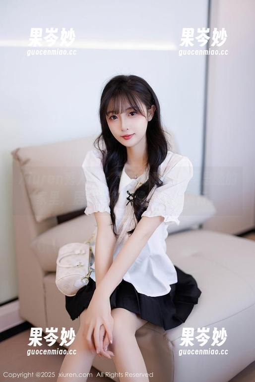 Xiuren秀人网 - 最新写真：在吴思晚的家里，居家变得好像一场小旅行。