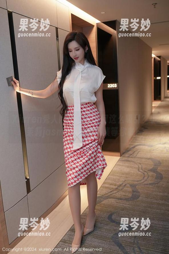 Xiuren秀人网 - 白丝为何这么吸引？小茉莉jasmine的作品集等你拿！