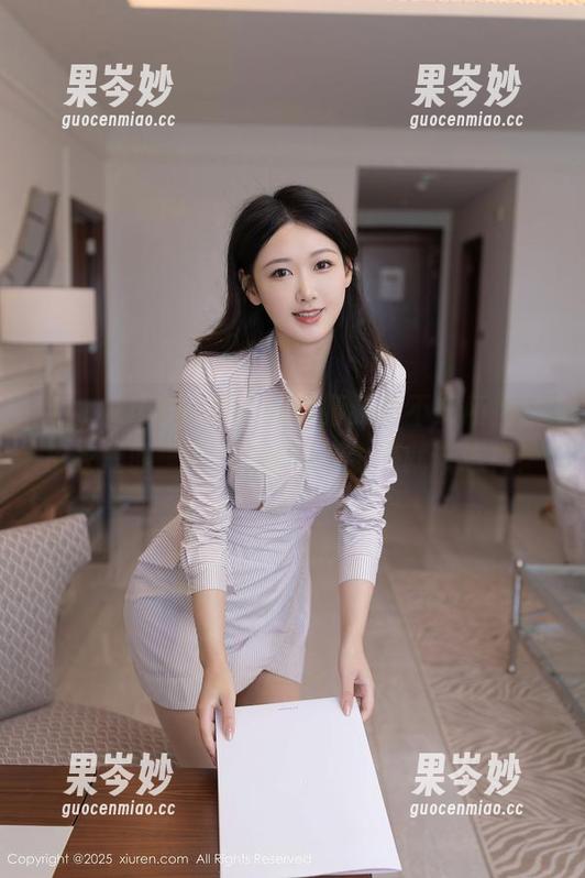 Xiuren秀人网 - 在线腼腆得不知所措，皮衣里的玥儿玥er却好像生来就该这样！