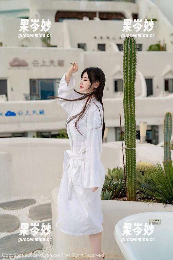 Xiuren秀人网 - 瑶啊摇的瑶白丝私拍图集，谁说上天只恩赐了我们模特？