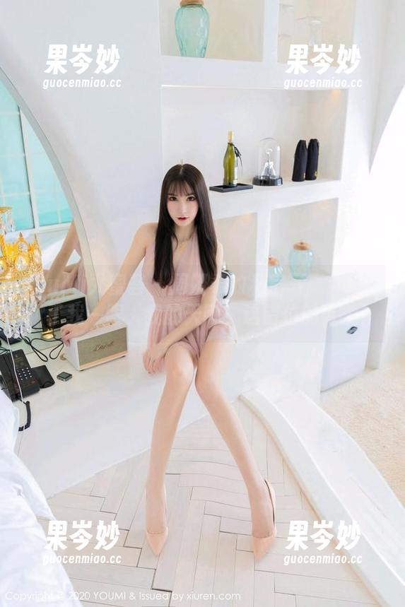 YouMi尤蜜荟 - 周妍希的私房写真：妹妹瞅了我一眼，我的天哪，这错位的可爱！