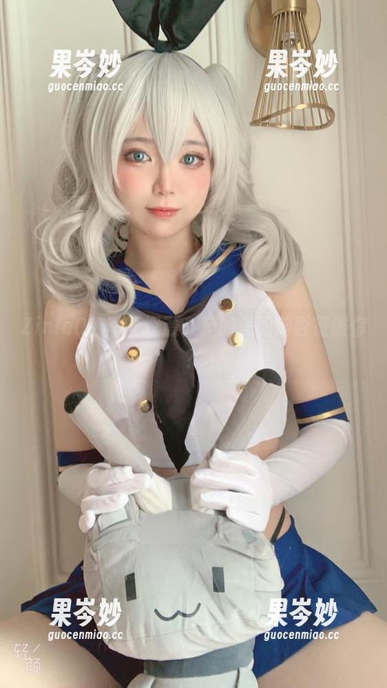ZinieQ的写真资源：腿的美丽能否征服你？