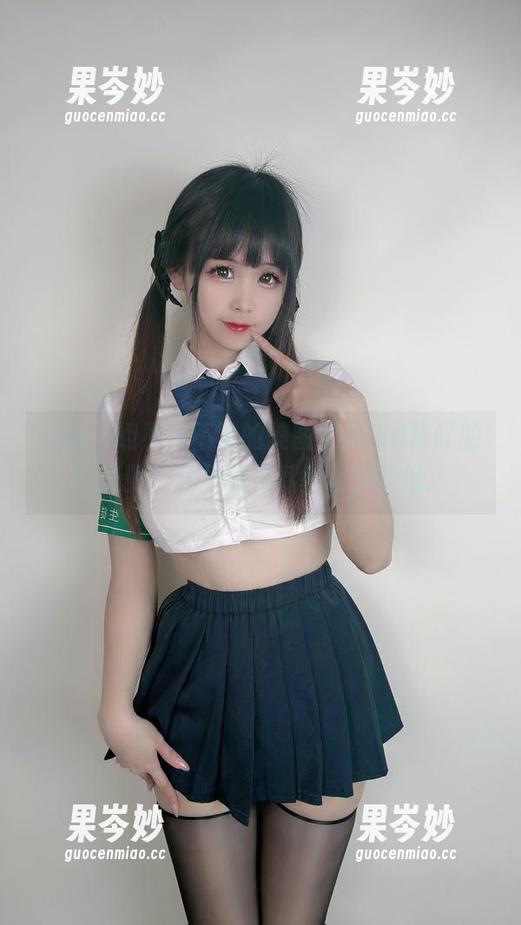 又是一组不得不赞的美图，miko酱吖的体操服，我只能默默把它变壁纸。