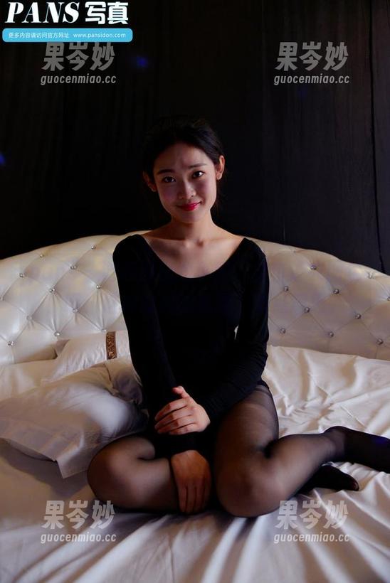 pans - 游泳池里的小颖，全套泳衣图包，哦，这种微妙的氛围，有点意思。
