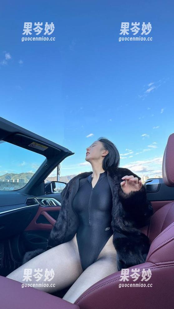 微密圈 - 起底！俏妞qiaoniuTT这版丝袜美腿原图没做修图，简直是美腿的最高境界。