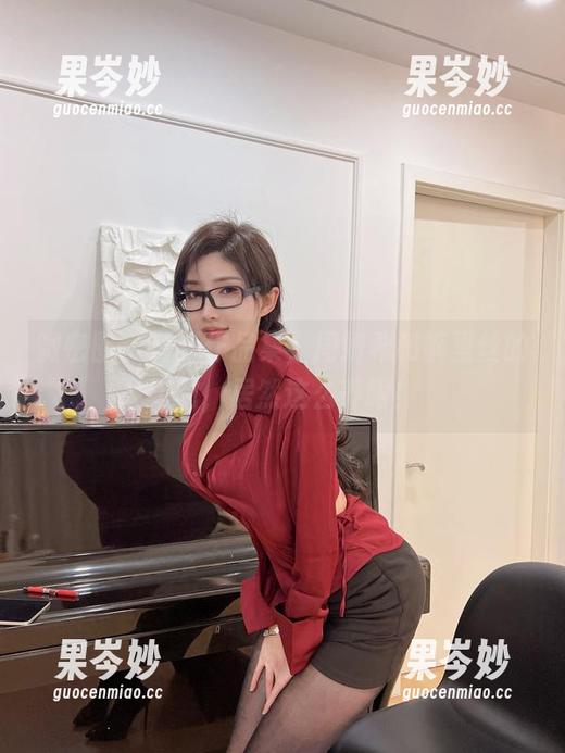 微密圈 - 最新作品集，周妍希和裤里丝的搭配，居然这么养眼！