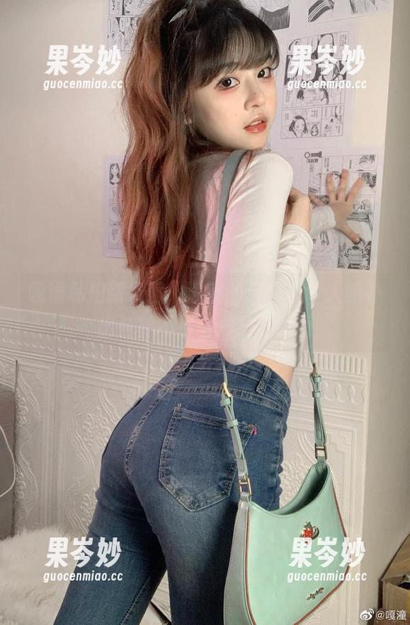 嘎潼私拍新条茜，满满的套图，令人脑补出各种不那么严肃的画面