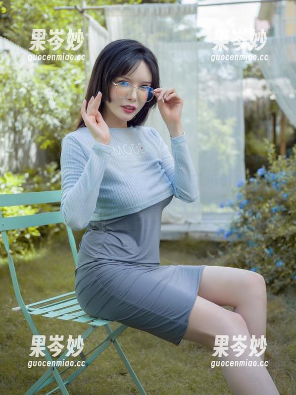 看夏小秋秋秋的美图，想起了小时候的玩具，总是给人一种温柔的甜蜜。
