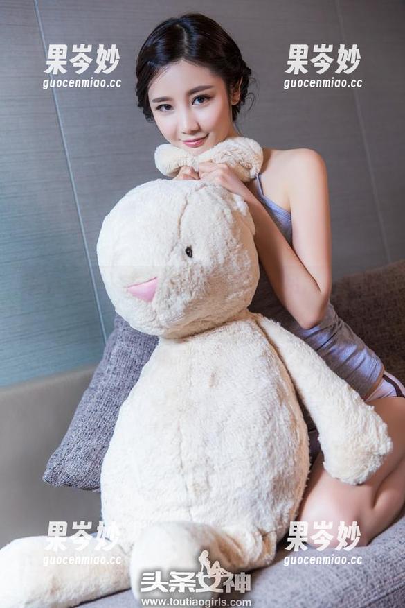 头条女神 - 在线合集：王竹的吊带，真像是故意诱惑！