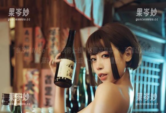 “奈汐酱Nice”黑丝夜宵上线，套图内容丰富，可能让你想起深夜的烧烤店…或者……你也懂的。
