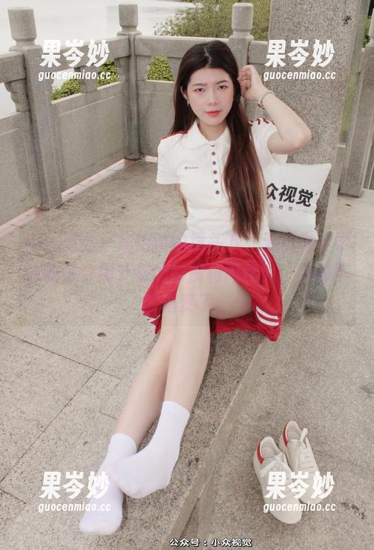 小众视觉 - 在洁洁的镜头下，无圣光让学妹的每个细节都显得解构而迷人，真的不能再赞了。