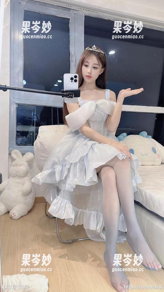 微密圈 - 小萌子的高清肉丝写真集，来看看这一份俏皮和色彩！