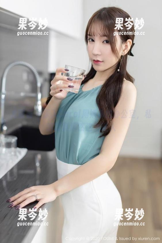 尤蜜荟 - 深入Carol周妍希的办公室，私拍写真居然这么迷人