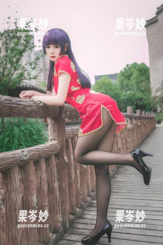 巧克力小圆面包在暗香疏影中的窃窃私语，原图送给你一杯巧克力？