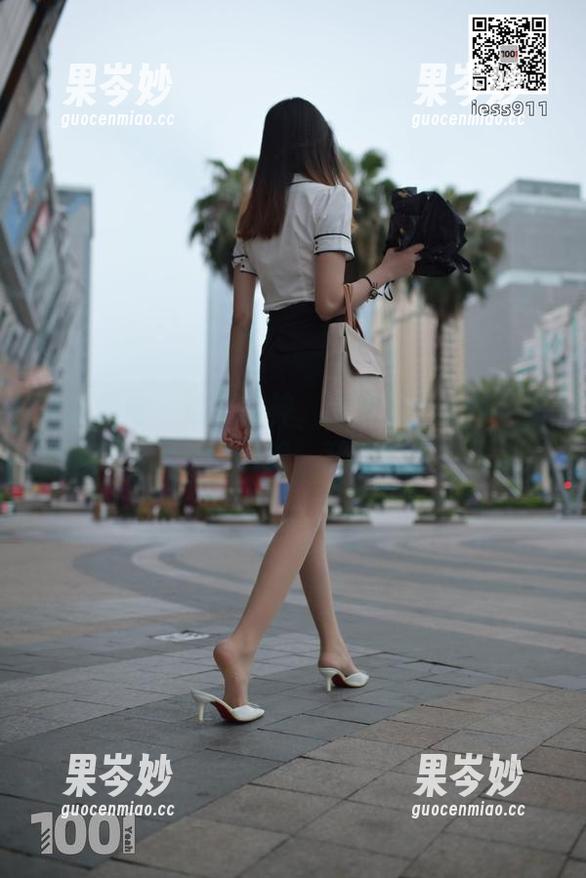 异思趣向 - 迷离眼神，婉萍私拍图集：到底是灵魂深处在呼唤，还是肚子叫得太响