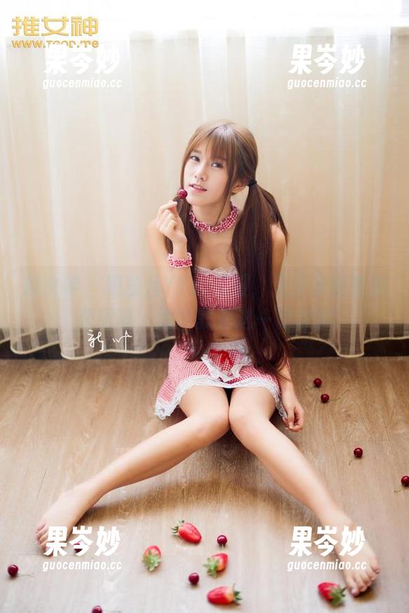 推女神 - 颖莹儿YY的礼服，无圣光也能俘获眼球，原图就把这一切保留