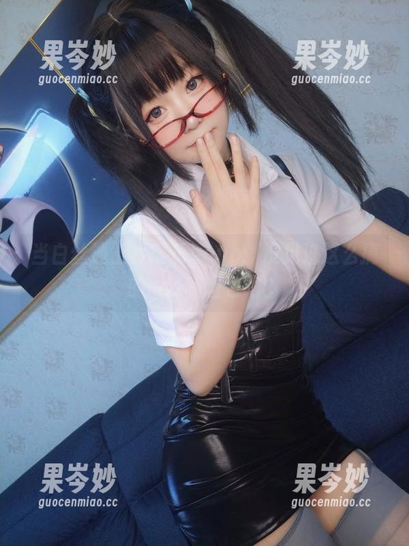 当白丝遇上摇摇乐yoyo：没见过这么搞的cos和图包吧？