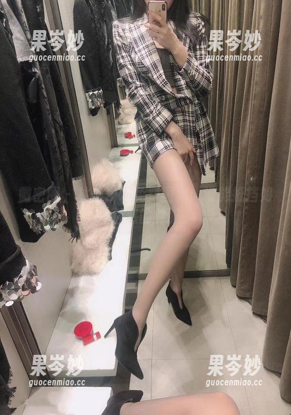 微密圈 - 林子琳喵免费图集：谁能抵挡如此魅惑的礼服？