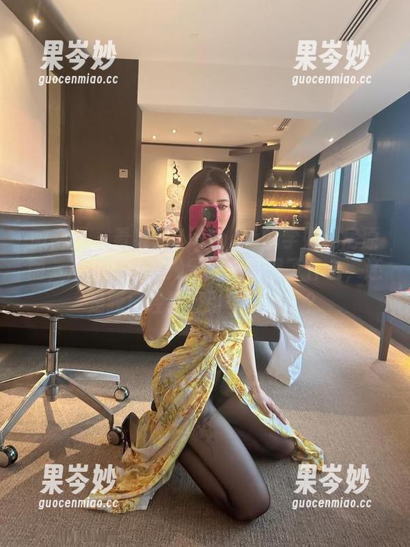 微密圈 - 看果儿Victoria的学姐私房原图，心里想的是她到底是表现了什么，还是我已经被吸引得没救了？