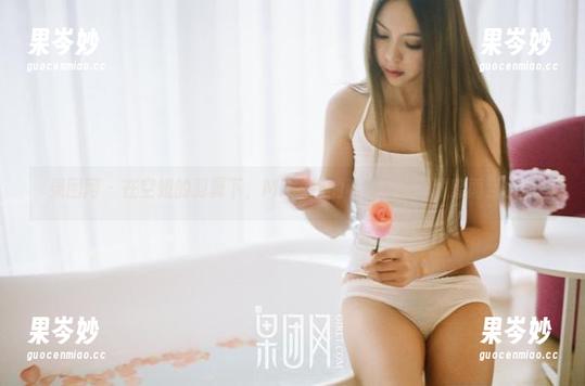 果团网 - 在空姐的羽翼下，Miss琪的私房写真，甜蜜而自由。