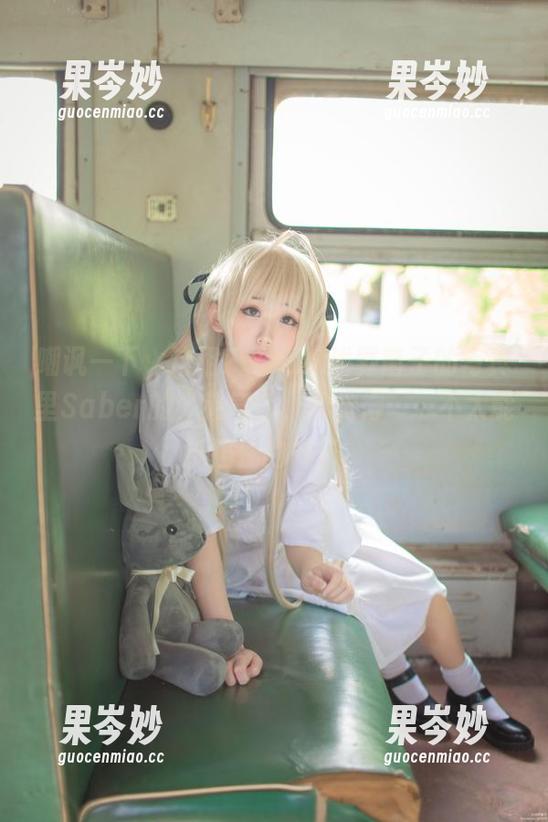 嘲讽一下，这组Fate_x浅野菌子的写真里Saber的“英气”，我觉得……不太能抵挡住的样子。