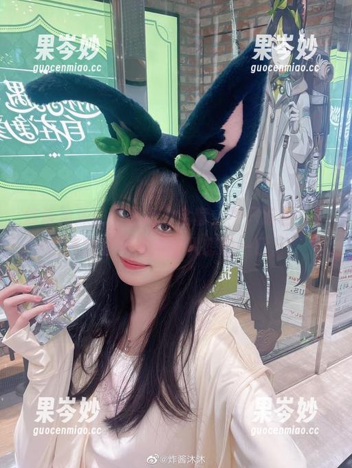 炸酱沐沐的“粉色”全套：不只肤色，连气氛也粉嫩得让人想咬一口。