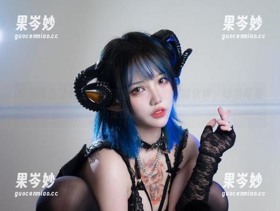 狐洛洛子 原图透露了什么?狐洛洛子和她的银狐伙伴,好想问是不是彼此都愁苦。