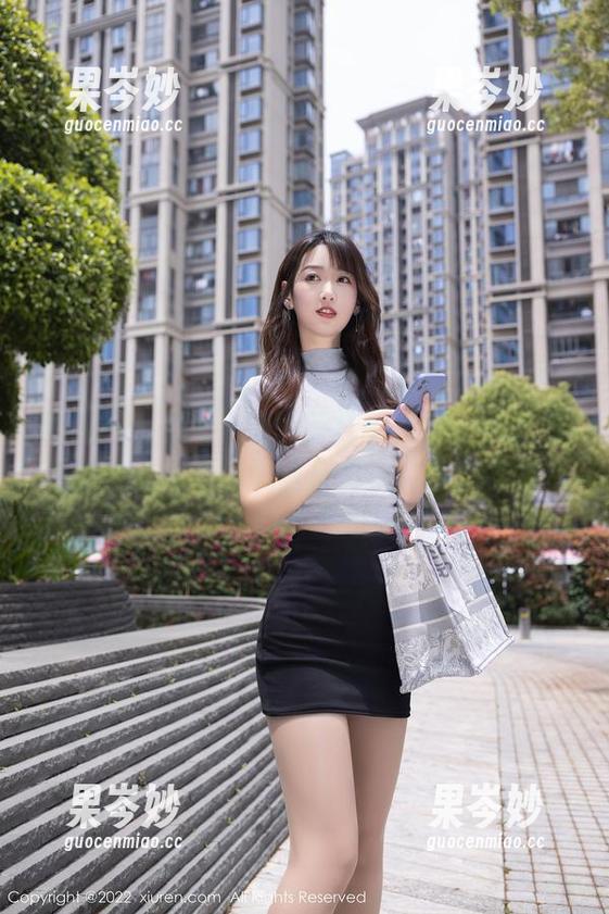 秀人网 - 观看Sissi诗诗的花嫁，图片里她真像一朵要随风盛开的花，挺独特的。