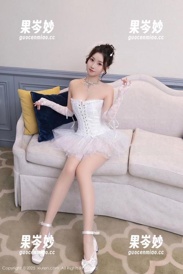秀人网 - 何梦兮Stacy水手服在线翻车现场，360度美图如影随形，你敢来看吗？