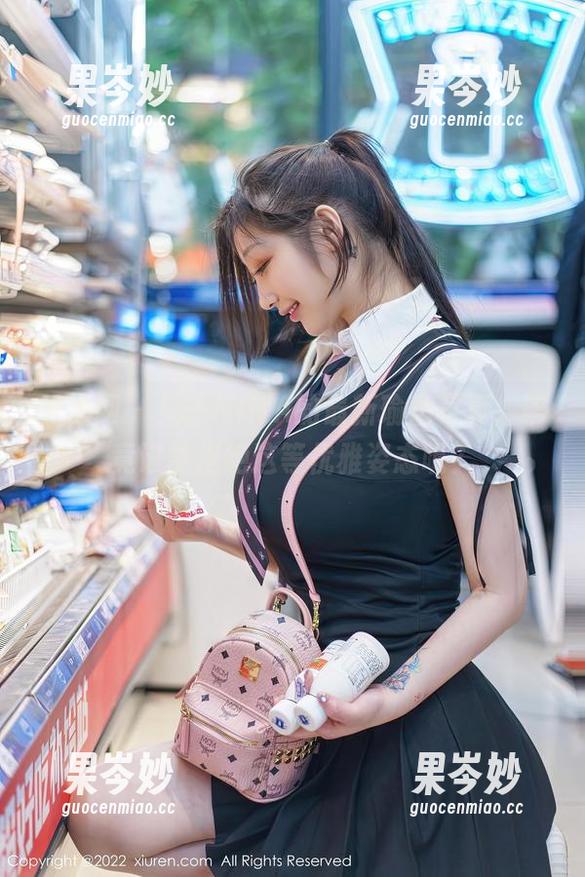 秀人网 - 兔子NINA的最新瑜伽写真，毕竟谁能拒绝这等优雅姿态呢？
