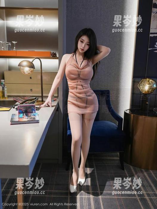 秀人网 - 月酱儿，带你领略无圣光的“圣诞”，你准备好了吗？