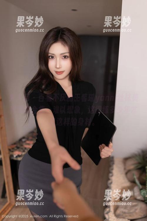 秀人网 - 百看不厌的王馨瑶yanni丝袜美臀写真合集，难以想象，这得练多少年才有这样的身材。