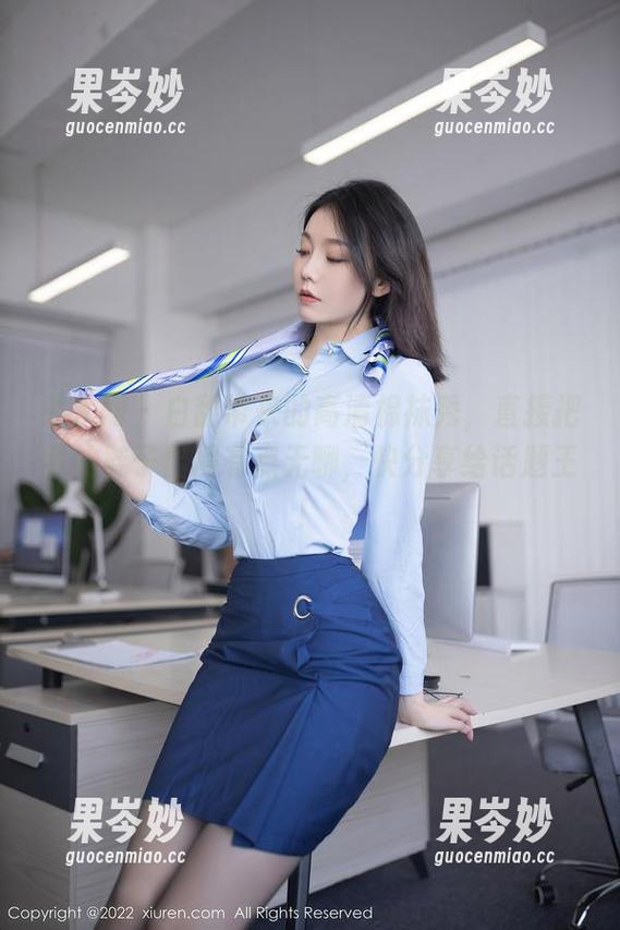 秀人网 - 白甜带来的高清棉袜秀，直接把我的鞋子显得有点无聊，快分享给话题王！