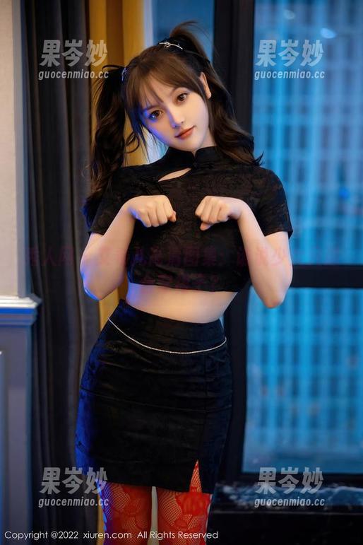 秀人网 - 艾希儿高清图集：谁说少女只适合穿裙子？