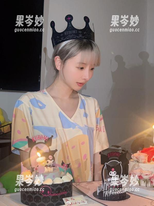 紫氯氯的私房自拍合集：拒绝直视，学会怎么优雅地摔倒！