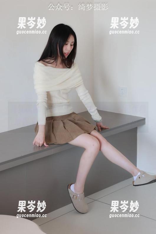 绮梦摄影 - 裸足原图，雨薇教你如何优雅地在家里光脚踩地板！免费哦，快来！
