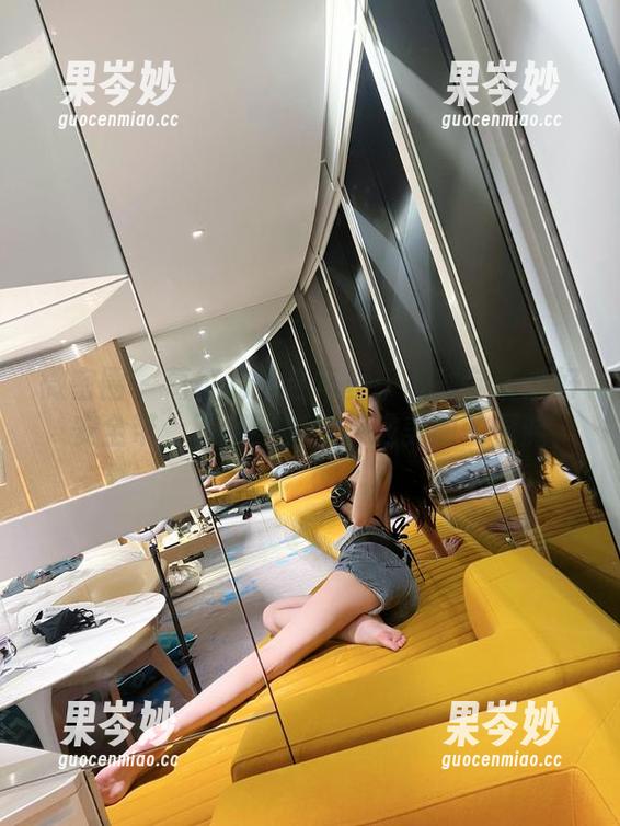 微密圈 - 葛征的天台写真：下载前请系好安全带，不然可能会掉进美丽的深渊