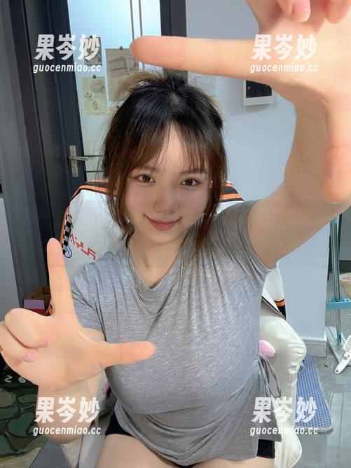微密圈 - 葱油饼er的体操服秀，观看就是为了看她如何优雅地变身摔跤手！