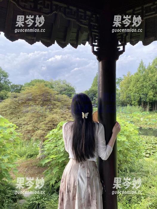 微密圈 - 软妹小九九私拍：黑白双色下的脑洞大开，谁说我不可以玩这些？