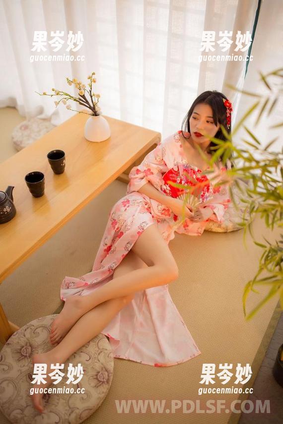 轰趴猫 - 晚间分享：姗姗就打奥特曼的“天使”图集，别问，问就是滋味！