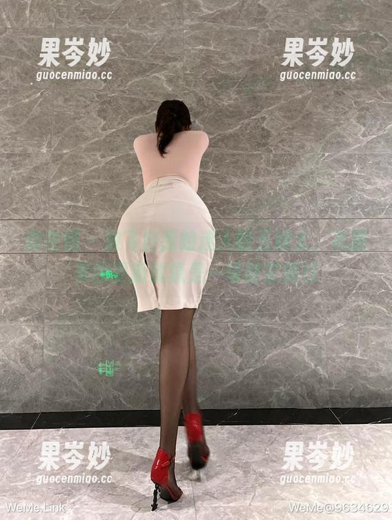 微密圈 - 放飞自我的迷人的五姨太，礼服美图更新就像是一场时空旅行