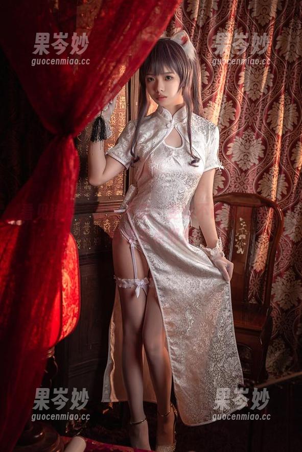 看见漆皮，念念不忘，雯妹不讲道理写真好像有点邪魅