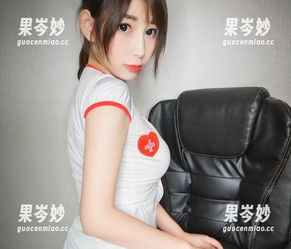 雯粥粥私拍图集：女仆装下的日常，猜猜她还藏了什么？